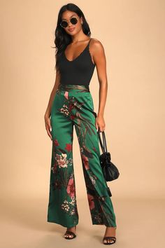 Satin Pants Outfit, Tv Nook, Flower Pants, Leg Pants Outfit, Floral Print Pants, Satin Pants, Green Floral Print, Live Your Best Life, Floral Pants