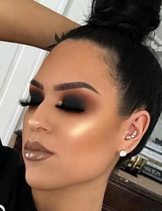 Smokey Eye Editorial, Natural Smoky Eye, Smoky Eye Easy, Eye Step By Step, Silver Smoky Eye, Smoky Eye Tutorial, Black Smokey Eye Makeup, Maquillage Yeux Cut Crease, Eye Makeup Styles