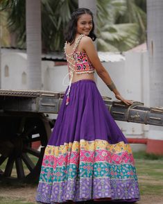 Elegant purple lehenga with intricate Patola prints and matching Gamthi work blouse, featuring stunning Kodi detailing. A perfect blend of tradition and style! @rups_boutique #NavratriCelebrations #GarbaOutfitInspo #navratrifashion Chaniya Choli For Wedding, Gujarati Chaniya Choli, Gamthi Work, Choli For Wedding, Navratri Lehenga, Patola Print