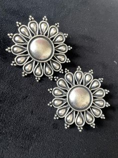 Add a touch of vintage charm to your look with these Stylish Round Vintage Earrings in German Silver. Featuring a beaded design in a sleek silver hue, these earrings are perfect for adding a subtle yet elegant accent to any outfit. Ideal for women who appreciate beauty and timeless style, these earrings are a must-have addition to your jewellery collection. Perfect for both casual and formal occasions, these earrings are sure to become a staple accessory in your wardrobe. Classic Earrings With Oxidized Finish, Silver Clip-on Earrings For Jewelry Making, Elegant Silver Bridal Earrings With Oxidized Finish, Silver Bridal Earrings With Oxidized Finish, Silver Oxidized Finish Bridal Earrings, Traditional Silver Metal Clip-on Earrings, Traditional Silver Nickel-free Beaded Earrings, Silver Drop Earrings With Silver Beads, Silver Round Clip-on Plug Earrings