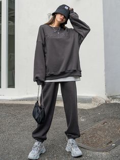 Dark Grey Casual Collar Long Sleeve  Letter  Embellished Non-Stretch Spring/Fall Women Clothing Leggings And Sweatshirt Outfit, Baggy Outfit Woman, Oversized Tee Outfit, Korean Style Outfits, Boyish Outfits, Outfit Oversize, Spring Trends Outfits, Tracksuit Outfit, Streetwear Mode