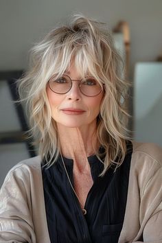 Elevate your look with these 14 fashionable shag haircut ideas for modern women over 50, offering sophistication and trendiness. Don't hesitate - click now to uncover a plethora of stylish looks waiting for you to try. Medium Shaggy Hairstyles, Rocker Hair, Short Shag Hairstyles, Layered Haircuts For Medium Hair, Messy Short Hair, Edgy Short Hair, Shag Hairstyles, Hair Affair, Haircuts For Medium Hair