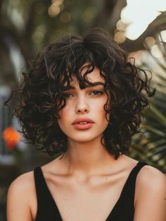 Short Haircuts For Wavy Thick Hair, Inverted Bob Curly, Chin Length Curly Hairstyles, Medium Curly Bob, Curly Bob Haircut, Pixie Haircut Curly, Short Bob Curly, 2024 Haircut