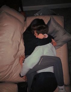 Teenage Couples, Couple Sleeping, Image Couple, Flipagram Instagram, Cute Couples Cuddling, Couple Goals Teenagers, Cute Relationship Photos, Cute Couples Hugging