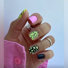 Short Graphic Nails, Bright Gel Nail Designs, Wild Nail Designs, Sns Nails Colors, Bright Nail Art, Feather Nails, Hippie Nails, Sassy Nails, Fancy Nails Designs