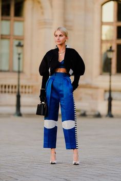 Paris Fashion Week Street Style, Street Style Paris, Blue Pants, Street Style Looks