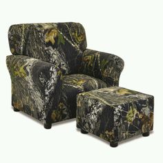 the camo chair and ottoman is shown