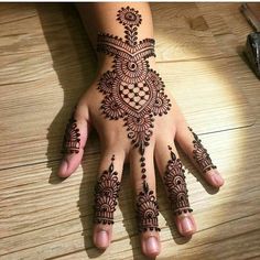 a henna tattoo on someone's hand