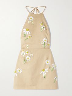 BERNADETTE updates its signature 'Delilah' dress with hand-embroidered 3D daisies, making it such a sweet choice for a garden party. It's made from an airy cotton and linen-blend and has a skin-baring open back framed by two ties. Complement the halter neckline with drop earrings. Spring Embellished Beige Mini Dress, Soft Gamine, Mini Robes, Short En Jean, Clothes Collection, David Yurman, Primavera Estate, Embroidered Dress, Jeans Dress