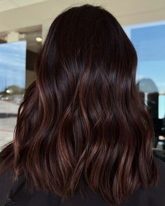 Deep Natural-Looking Red Brown Balayage Hair Red Brown Balayage Hair, Beautiful Brown Hair Color, Chocolate Brown Hair Ideas, Chocolate Brown Hair Color Ideas, Brown Hair Ideas, Medium Length Brown Hair, Red Balayage Hair