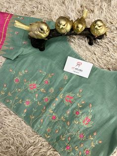 Silk Saree Blouse Hand Work Designs, Machine Embroidery Designs For Blouse, Traditional Saree Blouse Designs, Blouse Painting, Basic Blouse Designs, Magam Work Designs, Latest Blouse Neck Designs, Boat Neck Blouse Design, Blouse Designs Catalogue