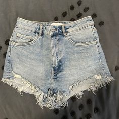 Zara Denim Shorts Size 6/28 Never Worn, Perfect Condition Ripped High Waist Medium Wash Bottoms, High Rise Medium Wash Bottoms With Frayed Hem, Chic Mid-rise Jean Shorts In Medium Wash, Ripped High Rise Light Wash Bottoms, Dark Wash Denim Cutoff Bottoms, High Rise Ripped Light Wash Bottoms, Summer Mid-rise Dark Wash Bottoms, High Waist Medium Wash Jean Shorts With Frayed Hem, High Waist Frayed Hem Jean Shorts In Medium Wash