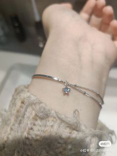 Aesthetic Jewelry Bracelets, Aesthetic Silver Bracelet, Silver Bracelets Aesthetic, Korean Accessories Jewelry, Classy Bracelets, قلادات متدلية, Silver Bracelet Designs, Pretty Jewelry Necklaces, Fancy Jewellery Designs