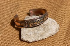 This elegant Tibetan copper cuff bracelet is entirely handmade, by craftsmen from the Kathmandu valley in Nepal. It is adorned with the most pronounced mantra in the himalayas OM MANI PADME HOUNG. The mantra of great compassion. The work is fine and delicate, beautiful quality of jewelry. It is suitable for both men and women This boho cuff bracelet is both simple, bright and elegant. It is perfect for everyday, but can also be worn with evening wear. It adapts to any wrist size. It is chic, sup Handmade Adjustable Bangle For Ceremonial Occasions, Handmade Spiritual Cuff Bracelet For Festivals, Artisan Cuff Bracelet As Festival Gift, Symbolic Handmade Bracelets For Festivals, Handmade Adjustable Spiritual Bangle, Adjustable Symbolic Bronze Bracelets, Adjustable Cuff Bracelet For Ceremonial Festivals, Adjustable Spiritual Bronze Bracelets, Adjustable Bronze Symbolic Bracelets