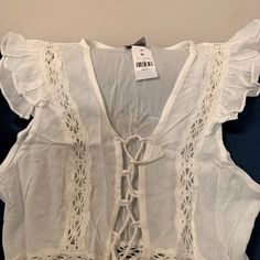 One Way Australian Brand White Crop Top. Front Lace Up, Adjustable On The Front. Never Worn. White V-neck Crop Top For Beach Season, Vacation Cotton Crop Top With Lace Trim, Vacation Cotton Lace Trim Crop Top, Cotton Lace Trim Crop Top For Vacation, Summer Vacation Crop Top With Lace Trim, Casual Beach Top With Lace Trim, Casual Lace Trim Crop Top For Summer, Casual Tops With Lace Trim For The Beach, Summer Beach Crop Top With Lace Trim