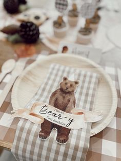 there is a paper plate with a bear on it