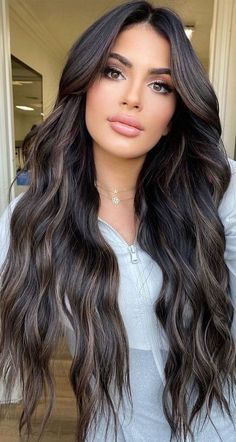 Money Piece In Black Hair, Black Hair With Blonde Balayage, Dimensional Brunette Dark, Toffee Hair Color, Chocolate Brown Hair Ideas, Balayage Dimensional, Chocolate Brown Hair With Highlights, Rich Chocolate Brown Hair