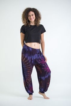 Tie Dye Cotton Women Harem Pants in Purple Harem Pants Diy, Black Joggers Outfit, Joggers Outfit Women, Tie Dye Harem Pants, Linen Harem Pants, Printed Yoga Pants, How To Tie Dye