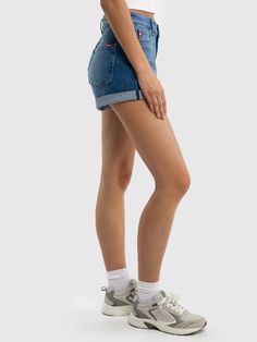 Niebieskie szorty damskie jeansowe Ayako 294. Posiadają wysoki stan oraz wykonane zostały z bawełny. Straight Leg Shorts With Pockets, Trendy Short Leg Denim Jeans, Trendy Mid-rise Denim Blue Shorts, Trendy Jean Shorts With Five Pockets, Trendy Dark Wash Shorts With Five Pockets, Trendy Shorts With Five Pockets, High Rise Denim Bottoms, Mid-rise Five-pocket Summer Shorts, Mid-rise Five Pocket Summer Shorts