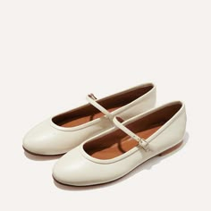 We married our iconic Demi with the Mary Jane we can't keep in stock for a brand-new silhouette that epitomizes effortless, elegant femininity. Marry Jane, Trending Flats, Wedding Flats, 2024 Style, Scene Fashion, Modern Shoes, Slippers Cozy, Comfortable Heels, Jane Shoes