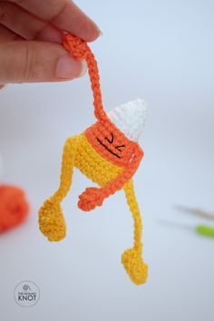 someone is crocheting an ornament for a cat in the hat decoration