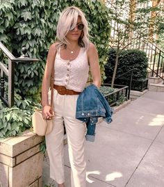 Summer outfit ideas for women that are easy to copy! Get inspired by this linen pants outfit, one of the biggest summer fashion trends 2020 for women! #fashionoutfits #styleinspiration #fashioninspo #inspogoals #fashionbloggers #fashionbloggerstofollow #fashionoutfit Casual Spring Outfits 2020, Outfit Style Ideas, Popular Spring Outfits, Spring Outfits 2020, Casual Spring Outfits, Spring Trends Outfits, Oversized Vest