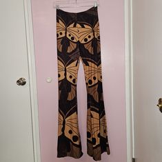 New With Tags Novella Royale Janis Bell Bottoms In Onyx Butterfly Size Medium Vintage Fitted Printed Bottoms, Printed Full-length Fitted Bottoms, Fitted Full Length Printed Bottoms, Fitted Full-length Printed Bottoms, Fitted Full-length Printed Pants, Boot Cut, Bell Bottoms, Pant Jumpsuit, Onyx