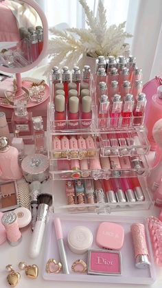 Rosa Make-up, Koleksi Makeup, Koleksi Parfum, Penyimpanan Makeup, Makeup Beauty Room, Makeup Collection Goals, Girly Makeup, Fancy Makeup