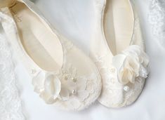 Beautiful champagne/cream white lace wedding and celebration shoes with removable satin or transparent organza ribbons. Cotton lining, leather sole (for wearing inside) or rubber sole (for wearing outside). Filled with natural sheep wool or cotton felt. You can order any size and the color of lace and inside. With or without flowers and satin ribbons. You can customize shoes matched to the dress! I'm ready to carry out all Your desires to make Your dream shoes! I can make the shoes accurately fo White Ballet Flats For Spring Wedding, Cream Lace Wedding Shoes For Spring, Spring Wedding Shoes In Cream Lace, Spring Cream Lace Wedding Shoes, Elegant White Ballet Flats For Wedding, Elegant White Wedding Ballet Flats, Elegant Cream Ballet Flats For Wedding, Elegant Cream Wedding Ballet Flats, Customize Shoes