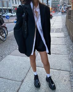 Casual Oversized Blazer, Oversized Blazer Outfits, Black Blazer Outfit Ideas, Outfit Ideas Fall Winter, Winter Fashion 2022, Blazer Outfit Ideas, Black Blazer Outfit, Outfit Ideas Fall, Fall Winter Fashion