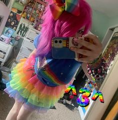 Lisa Frank Outfit, Red Scene Hairstyles, Medium Scene Hairstyles, Scene Culture, Curly Scene Hairstyles, Long Scene Hair, Indie Scene Hair, Scene Girl Style, Scene Bangs