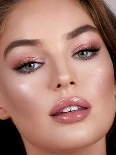 Wedding Pink Eyeshadow, Prom Eyeshadow Looks For Pink Dress, Prom Makeup Light Pink Dress, Soft Pink Wedding Makeup Natural Looks, Natural Makeup Pink Eyeshadow, Bridesmaid Makeup Pink Natural, Soft Pink And Brown Eyeshadow Looks, Bridesmaid Makeup Pink Eyeshadow, Pink Eyeshadow Looks Wedding