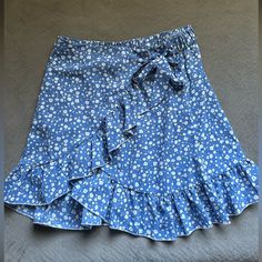 Brand New Shein Blue And White Floral Skirt Cheap Blue Forever 21 Skirt, Skirts Shein, Shein Skirts, White Floral Skirt, Womens Skirts, Blue And White Floral, Floral Print Skirt, Shein Dresses, Blue Floral Print