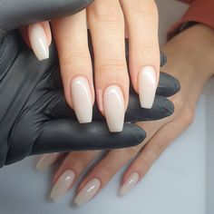 Milky White Nails Ballerina Kurz Brown Milky Nails, Ballerina Milky White Nails, White Nails Acrylic Ballerina, Milky Ballerina Nails, Milky Beige Nails, Milky Brown Nails, White Ballerina Nails, Ballerina Nails Short, Ballerina Acrylic Nails