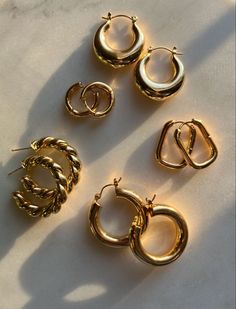 Ušný Piercing, خواتم خطوبة, Chunky Gold Hoop Earrings, Video Tiktok, Gold Girl, Chunky Hoop Earrings, Photography Lifestyle, Hoop Earring Sets