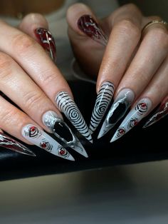 Creepy Halloween Nails Scary, Goth Nails Halloween, Goth Nails Inspiration, Cute Creepy Nails, Stilleto Halloween Nail, Alt Halloween Nails, Goth Style Nails, Goth Toe Nail Designs, Creepy Halloween Nail Designs