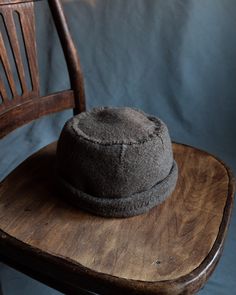 Handmade woolen hat SEVER Simple small hat made of remnants of natural wool. Color is natural greyish brown. The hat is fully lined and reversible, so it's possible to wear it both sides having some difference in style. Also available in charcoal, a bit thiner version. This hat is soft and flattering, suits for autumn-winter season. It's possible to turn brim up and down. Fully hand stitched with natural linen thread. Easy to wash, looks best with natural little wrinkles. All the materials are prewashed to avoid shrinkage. Suitable for women or men. Docker Hat, Short Brim Hat, Woolen Hat, Linen Thread, Greyish Brown, Winter Cap, Men Hats, Handmade Hat, Horse Stuff