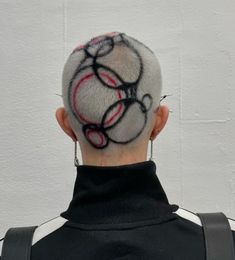 Painted Shaved Head, Buzzcut Dye Patterns, Buzzcut With Designs, Buzz Cut Hair Dye, Painted Buzzcut, Buzzcut Designs, Buzzcut Ideas