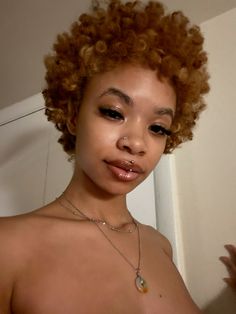 #naturalhair #afro #blackhairstyles #blackgirl Short Black Women Hair, Small Afro Hairstyles, Bleached Afro, Pink Twa, Dyed Short Natural Hair, Dyed Short Hair, 4b Afro, Dyke Hair, Small Afro