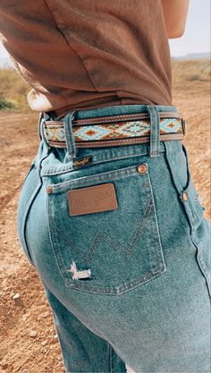 Cute Wrangler Outfits, Western Outfits Women Date Night, Western Clothes Aesthetic, Western Clothing Aesthetic, Classic Western Outfits, Soft Western Outfits, Retro Western Outfits, Vintage Wrangler Jeans Outfit, Womens Country Outfits