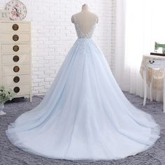 Кукали з кульового халату потяг V шиї без рукавів без рукавів Formal Occasion Dress, Professional Dress, V Neck Wedding Dress, Chapel Train, Prom Dresses Ball Gown, Chiffon Prom Dress, Professional Dresses, Cheap Prom Dresses, Formal Dresses Prom