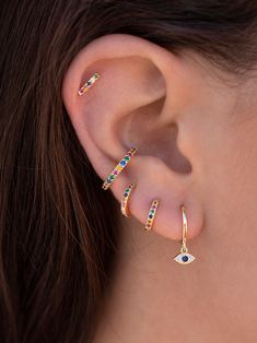 The Rainbow Ear Cuff earrings are conch ear cuffs with multicolor cubic zirconia stones. They are simple but outstanding, and their modern and minimalist design makes them an ideal complement to wear both daily and on special occasions. These ear cuffs can be easily combined with other cubic zirconia earrings. They are a great gift option. Features: * No piercing hole needed. * Outer diameter: 13 mm. * They are sold in singles and in pairs. Both options are available on the dropdown menu. * All Rainbow Bar, Cool Ear Piercings, Cute Ear Piercings, Piercing Inspo, Bar Stud Earrings, Womens Earrings Studs, Piercings Jewelry, Ear Cuff Earings, Piercing Ideas