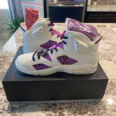 New With Box Designer Low-top Jordan Shoes, Modern White Nike Custom Sneakers, Nike Jordan Shoes White With Rubber Sole, Nike Jordan White Leather Shoes, Designer White Nike Custom Sneakers, Nike Shoes Jordan, Nike Shoes Jordans, Shoes Jordan, Jordan 6