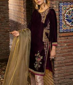 Beautiful Pakistani designer winter velvet straight kurta has zari and thread work over the neck and hemline.It has straight brocade pant with orgenza Dupatta. Dupatta has beautiful lace border and matching embroidery over both sides. ✨Elegant velvet suit is perfect for wedding guest, party or formal function. ✨We stitched outfit with lot of care, so that our customers should not have any issues regarding finishing and fitting. ✨This dress can be customise in any other colour and in all size, pl Velvet Kameez, Winter Party Wear, Party Wear Pakistani, Pakistani Suit, Velvet Shawl, Velvet Suit, Hand Work Embroidery, Velvet Shirt, Embroidered Wedding