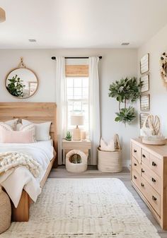 Pre Teen Room Ideas Girl, Bedroom Ideas For Kids 10-12, Older Girls Bedroom Ideas, Simple Girls Room, Minimalist Girls Bedroom, Girly Boho Bedroom, Big Girl Room Ideas, Small Girls Bedroom Ideas, Neutral Girls Bedroom