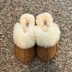 Brand New Ugg Slippers For Kids. Never Worn. Do Not Have Original Box But Slippers Are In Perfect Condition. Preppy Pjs, Kids Ugg Slippers, Slippers For Kids, Cute Uggs, Uggs Boots, Slay Queen, Affordable Shoes, Shoes Ugg, Simple Shoes