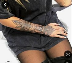 Sleeve Inspiration, Mandela Tattoo, Tattoo Meaningful, Jagua Henna, Rose Tattoos For Women, Henna Tattoo Kit, Moist Pumpkin Bread, Interior Boho, Boho Tattoos