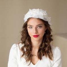 The bridal feather headband is made of delicate goose feathers in white colour. All elaborately hand-sewn on skinny headband covered in silk satin. Easy to style and light to wear. Colour: white Modern Feather Headbands, Feather Crown Bride, Luxury White Feather Trim Headpieces, Feather Crown, Feather Headpiece, Bride Headpiece, Feather Headband, Goose Feathers, White Feather