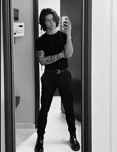 Black Pants Outfit, Masc Fashion, Goth Guys, Masc Outfits, Foto Tips, Men Stylish Dress, Guys Clothing Styles, Androgynous Fashion