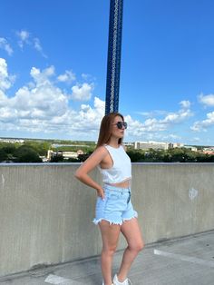 White top crop outfit #fashion #clothes #outfitideas #whiteaesthetic Chic Fringe Crop Top, Chic Spring Top With Rhinestone Fringe, Trendy Rhinestone Fringe Tops For Summer, Chic White Fringed Top, Top Crop Outfit, Cropped Outfits, Rhinestone Top, White Clothing, Zara Fashion